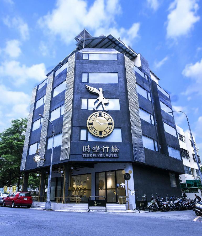 Time Flyer Hotel Taichung Exterior foto